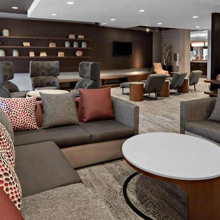 Отель Courtyard By Marriott Raleigh North/Triangle Town Center Экстерьер фото