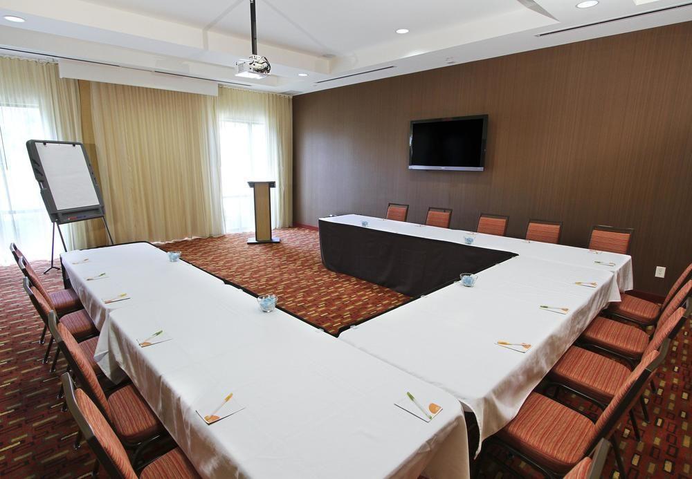Отель Courtyard By Marriott Raleigh North/Triangle Town Center Экстерьер фото