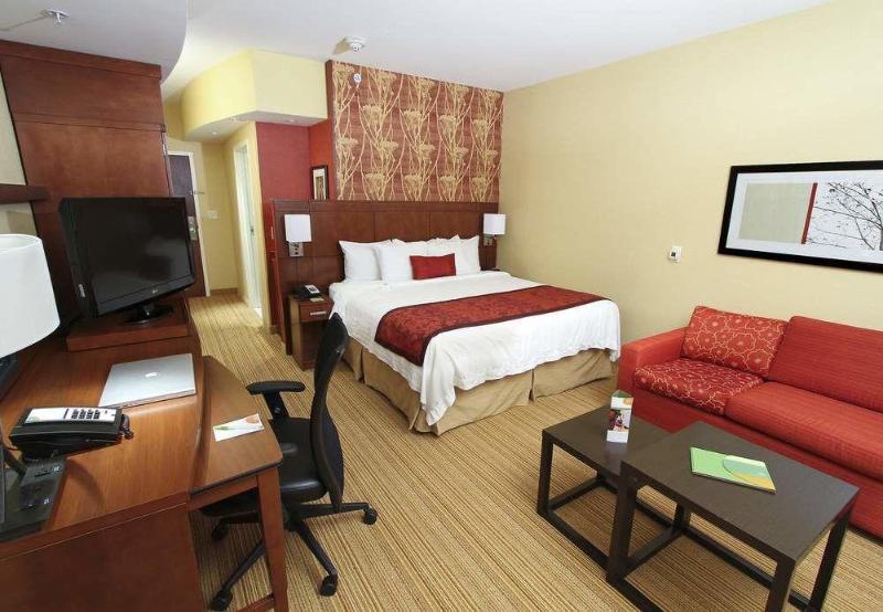 Отель Courtyard By Marriott Raleigh North/Triangle Town Center Экстерьер фото