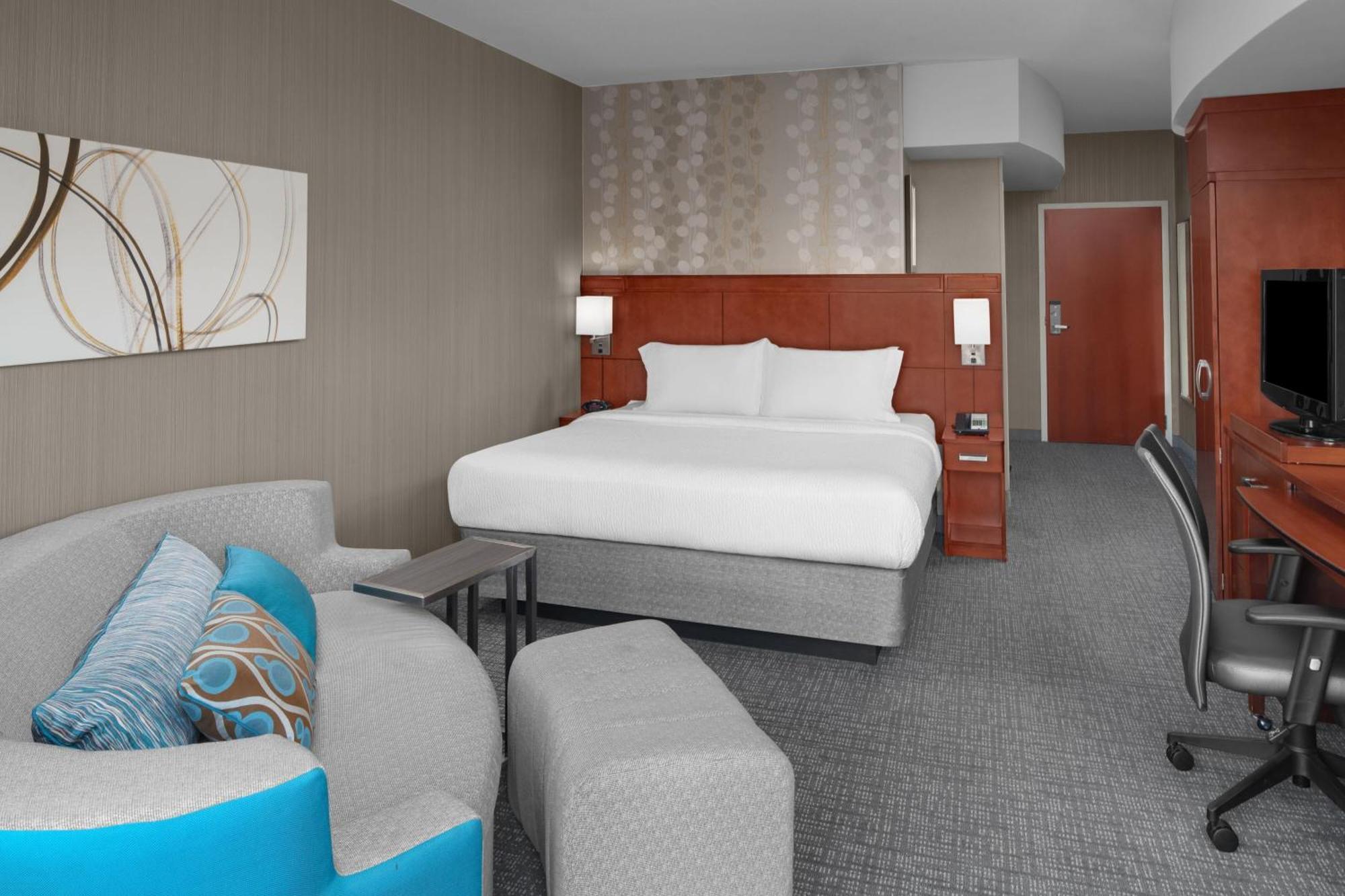 Отель Courtyard By Marriott Raleigh North/Triangle Town Center Экстерьер фото