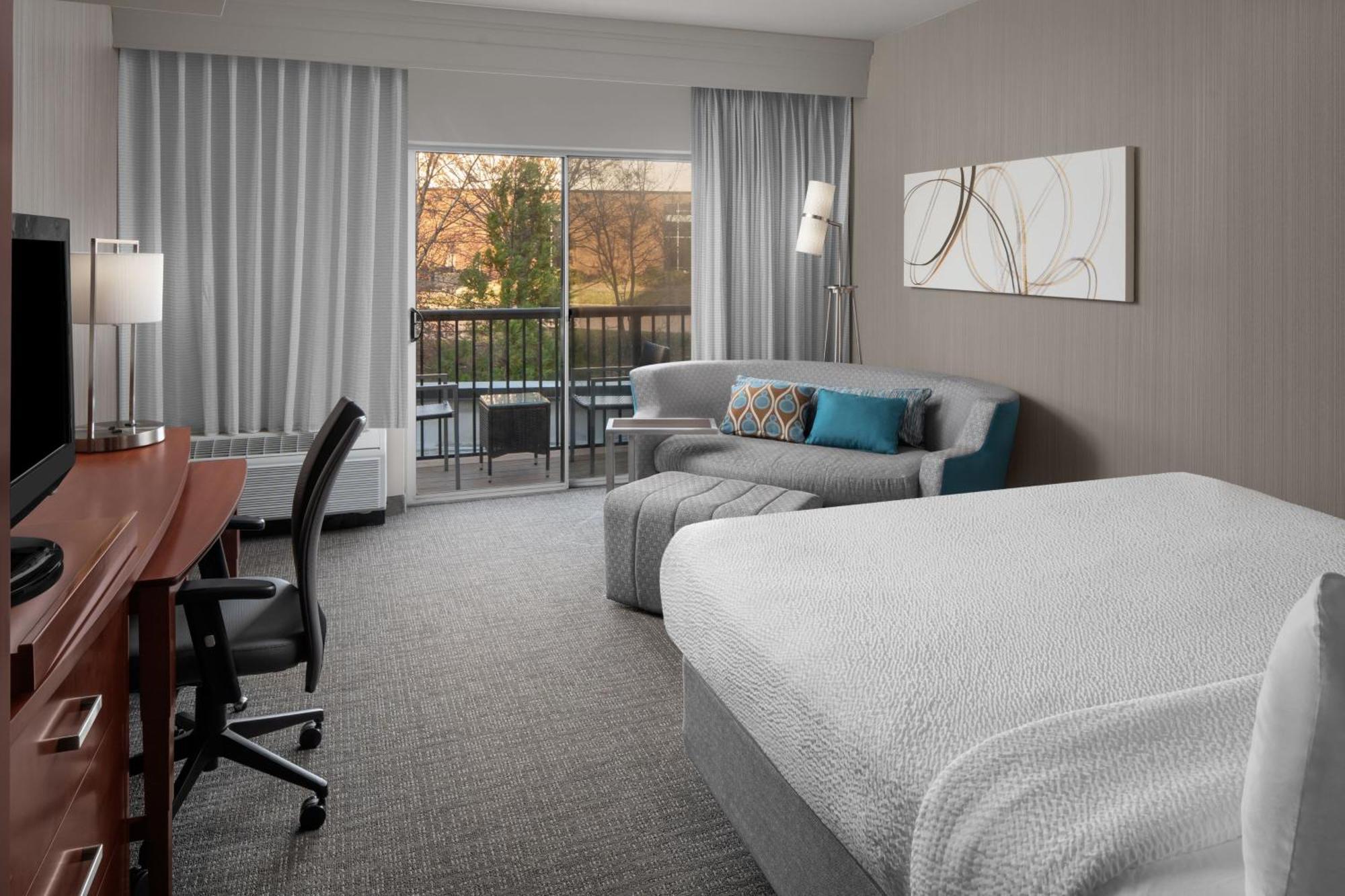 Отель Courtyard By Marriott Raleigh North/Triangle Town Center Экстерьер фото