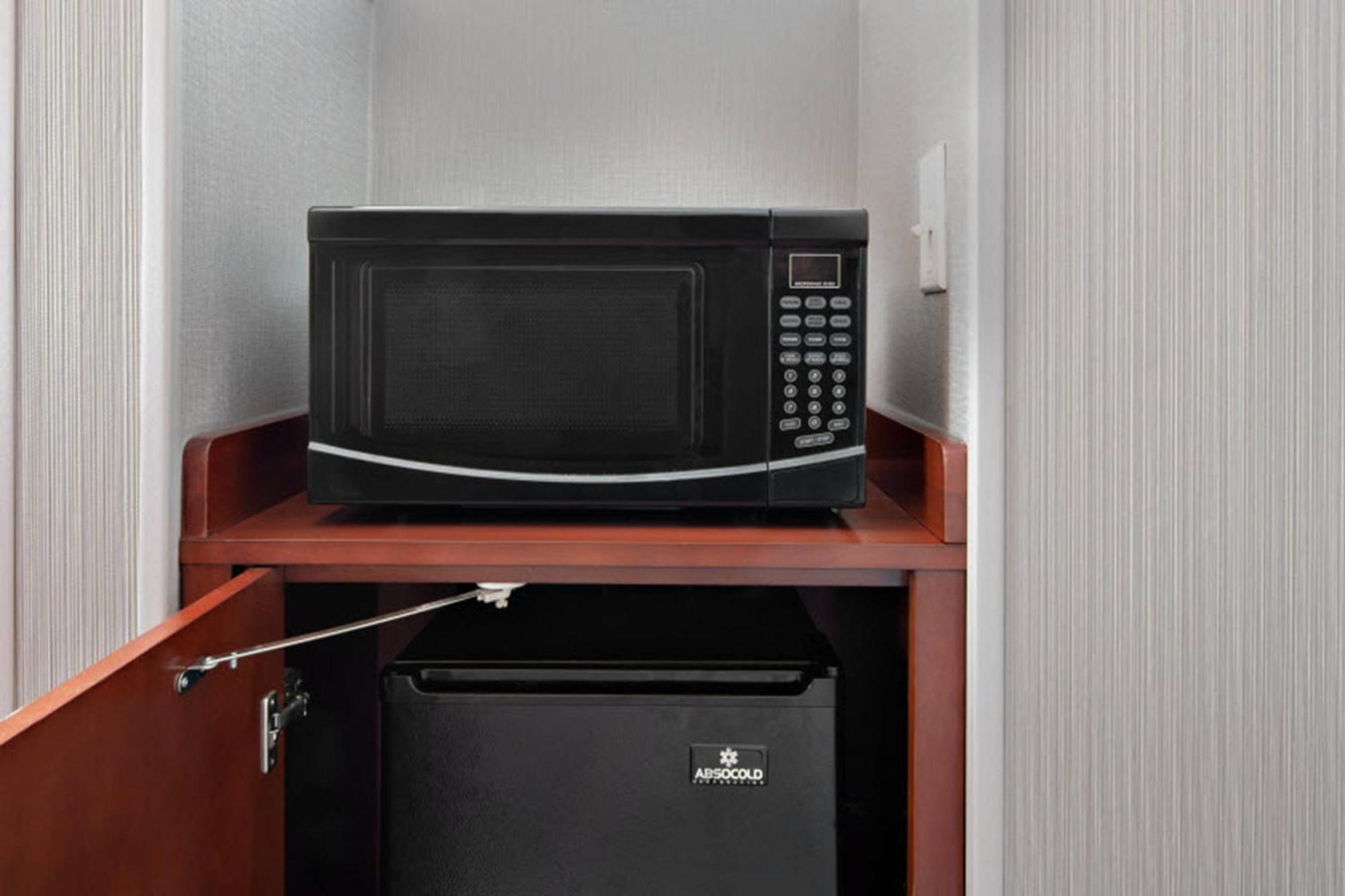 Отель Courtyard By Marriott Raleigh North/Triangle Town Center Экстерьер фото