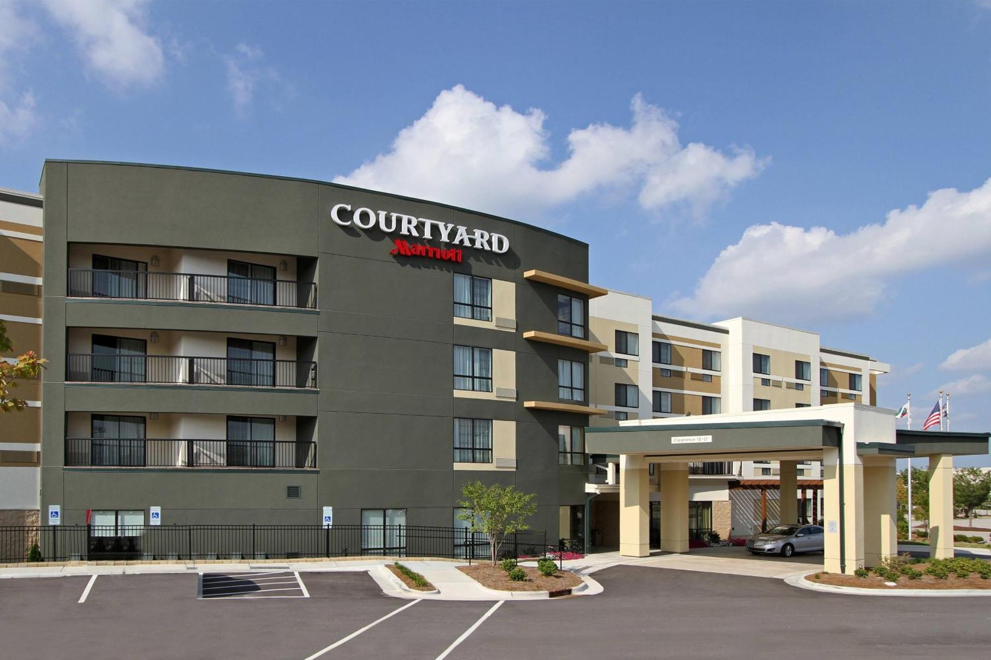 Отель Courtyard By Marriott Raleigh North/Triangle Town Center Экстерьер фото
