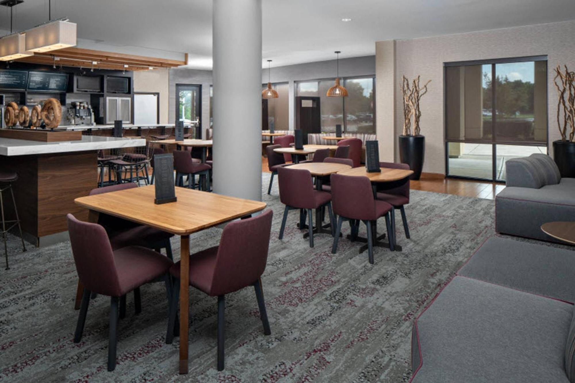 Отель Courtyard By Marriott Raleigh North/Triangle Town Center Экстерьер фото