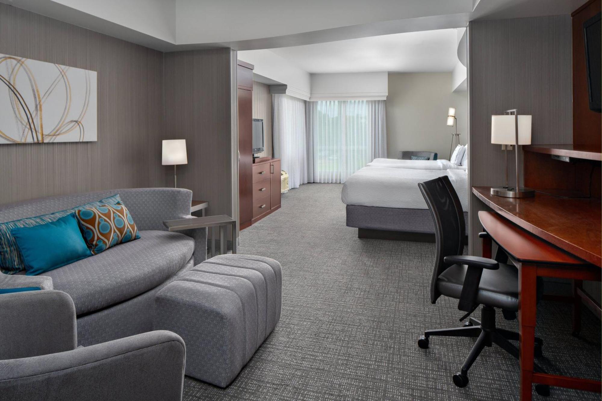 Отель Courtyard By Marriott Raleigh North/Triangle Town Center Экстерьер фото