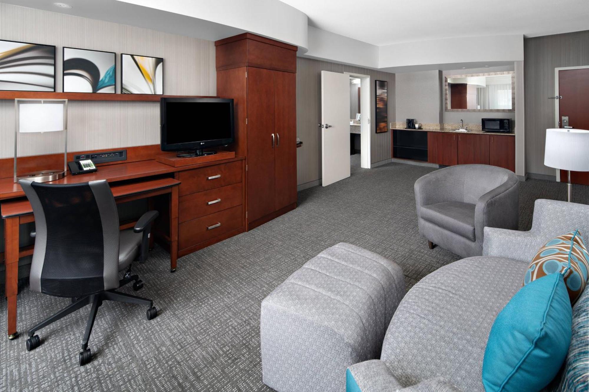 Отель Courtyard By Marriott Raleigh North/Triangle Town Center Экстерьер фото