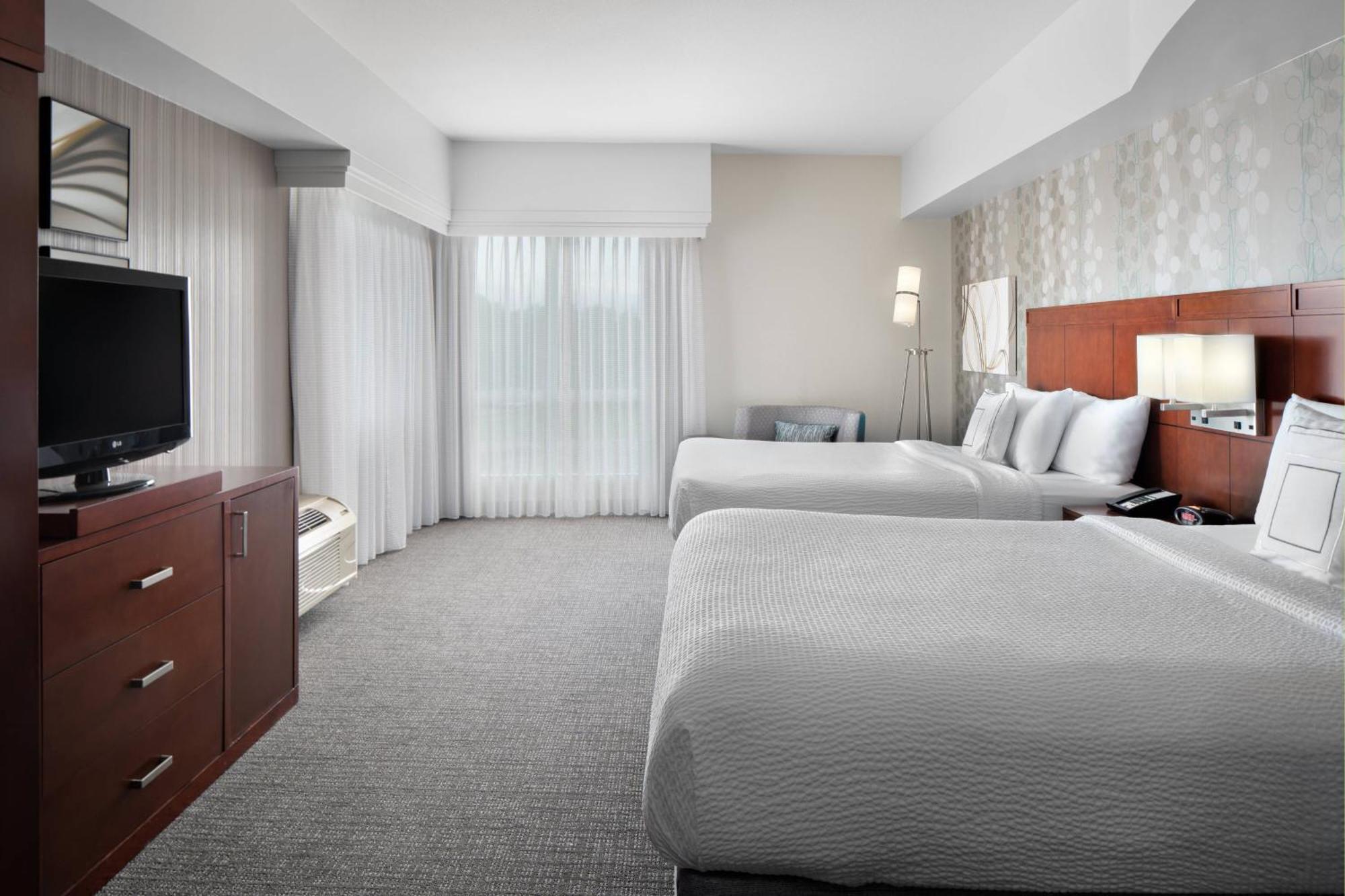 Отель Courtyard By Marriott Raleigh North/Triangle Town Center Экстерьер фото