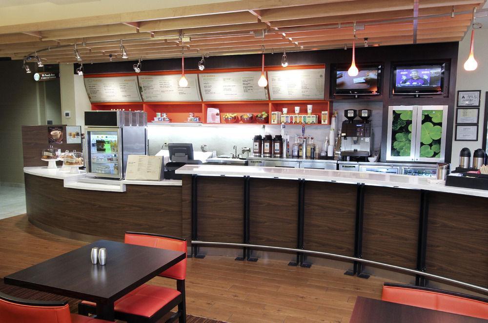 Отель Courtyard By Marriott Raleigh North/Triangle Town Center Экстерьер фото