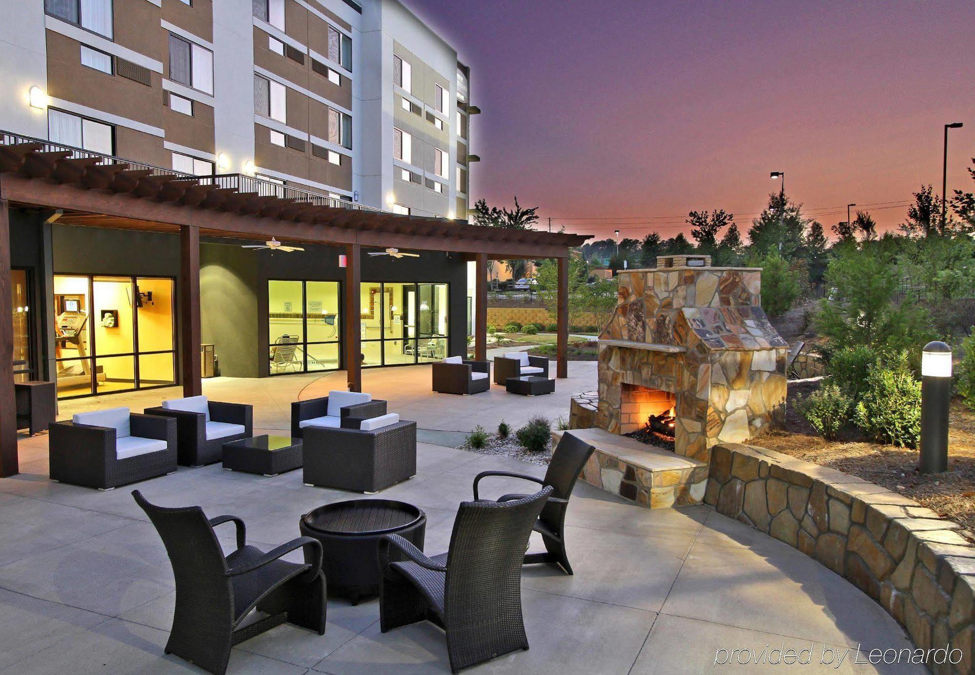 Отель Courtyard By Marriott Raleigh North/Triangle Town Center Экстерьер фото