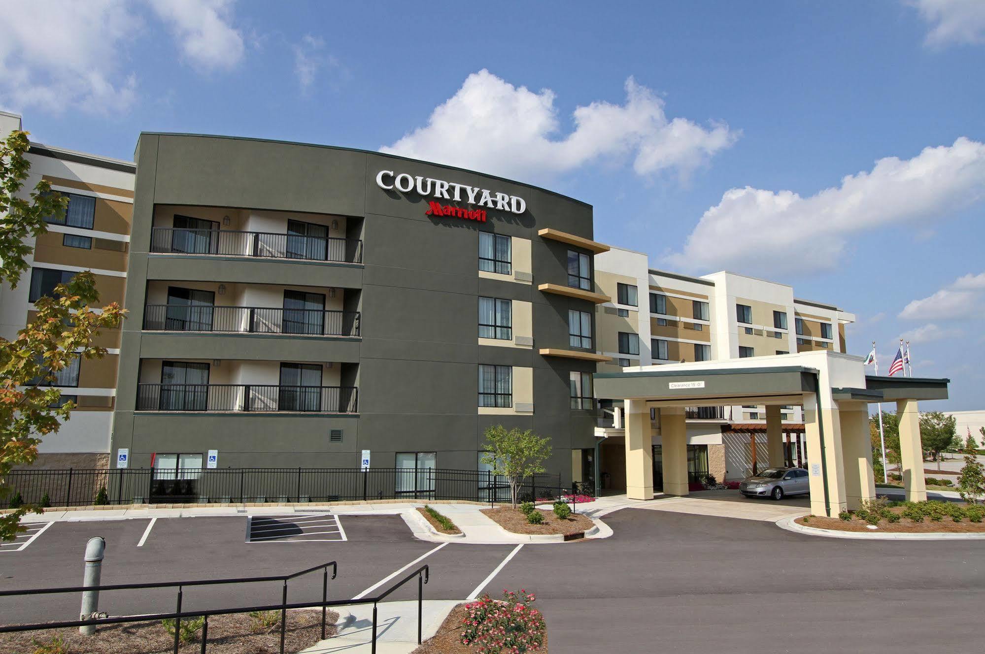 Отель Courtyard By Marriott Raleigh North/Triangle Town Center Экстерьер фото