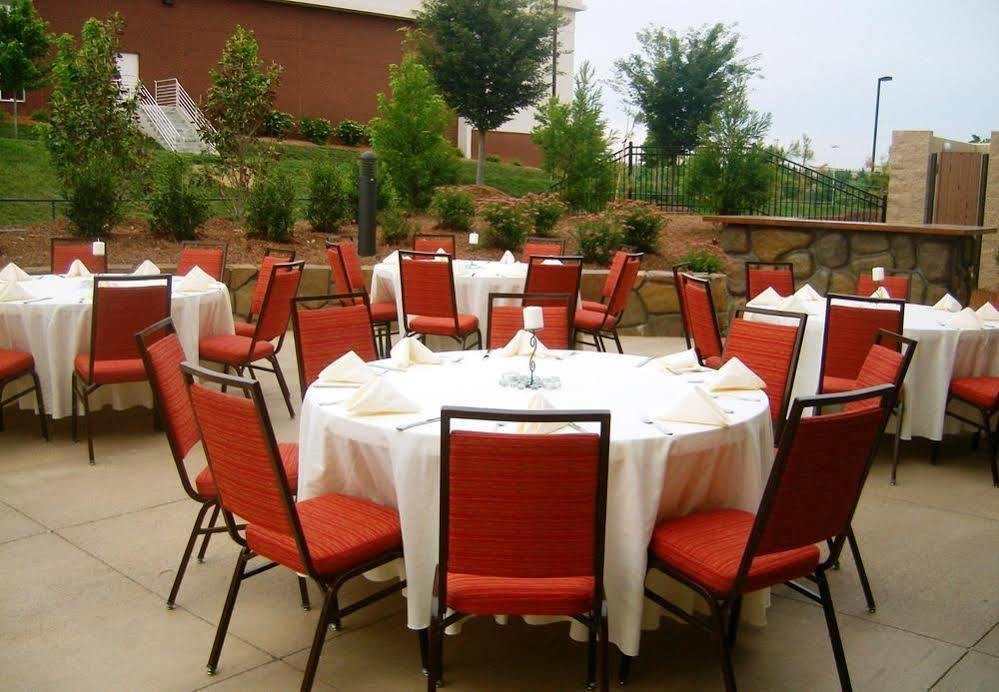 Отель Courtyard By Marriott Raleigh North/Triangle Town Center Экстерьер фото