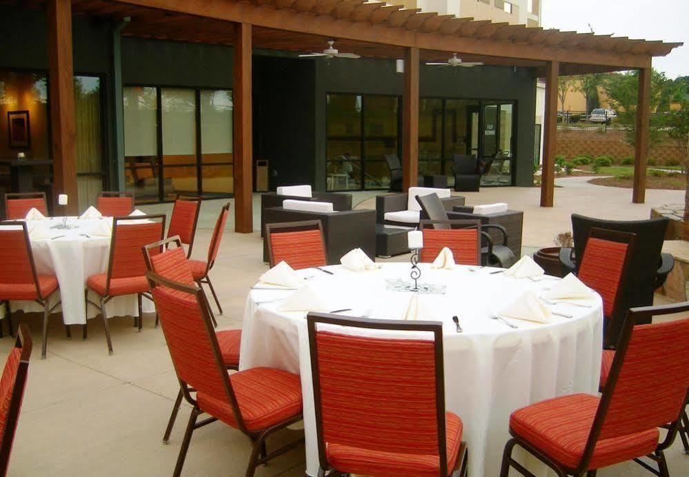 Отель Courtyard By Marriott Raleigh North/Triangle Town Center Экстерьер фото