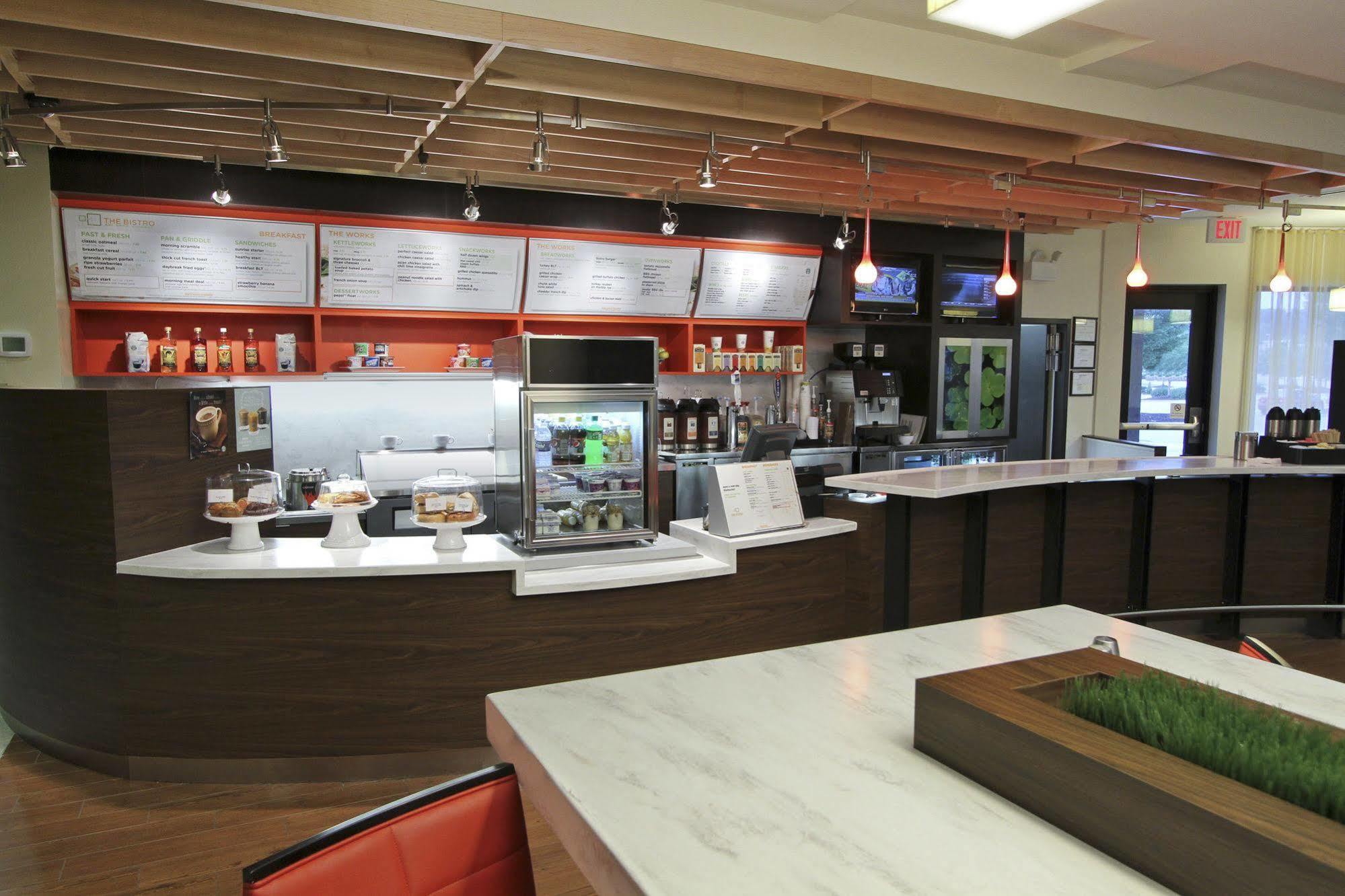 Отель Courtyard By Marriott Raleigh North/Triangle Town Center Экстерьер фото