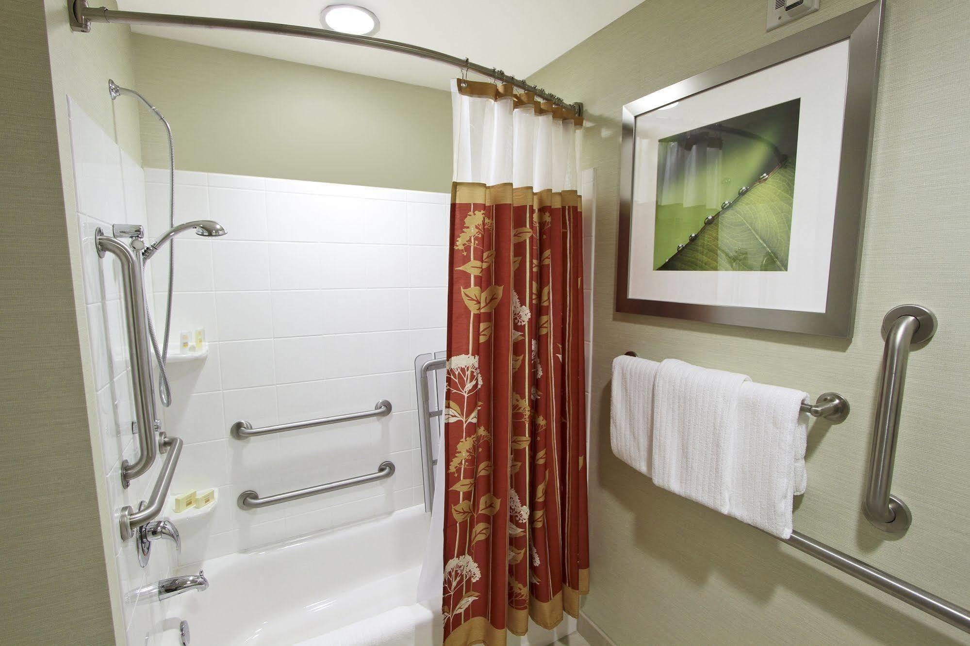 Отель Courtyard By Marriott Raleigh North/Triangle Town Center Экстерьер фото