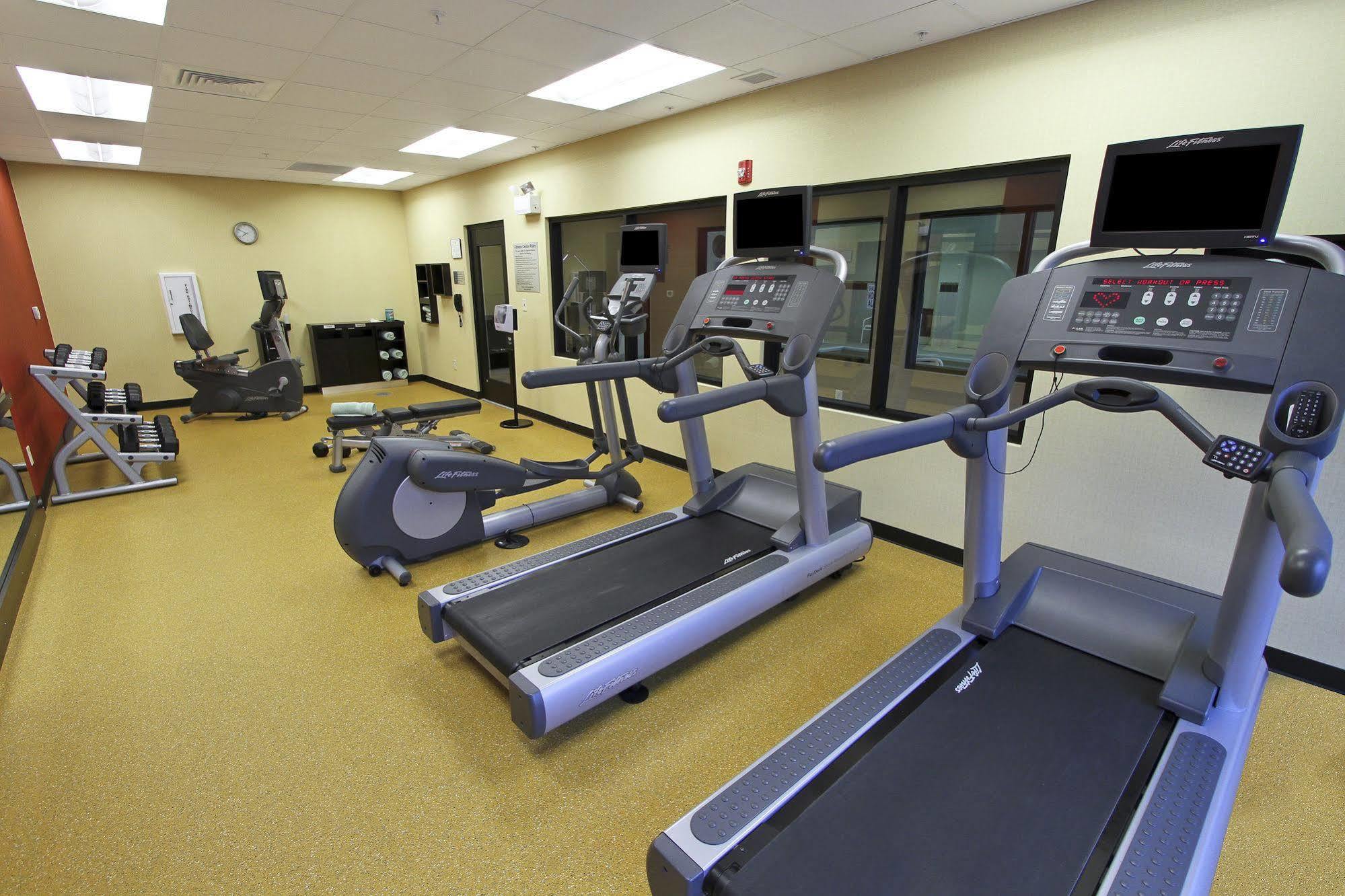 Отель Courtyard By Marriott Raleigh North/Triangle Town Center Экстерьер фото
